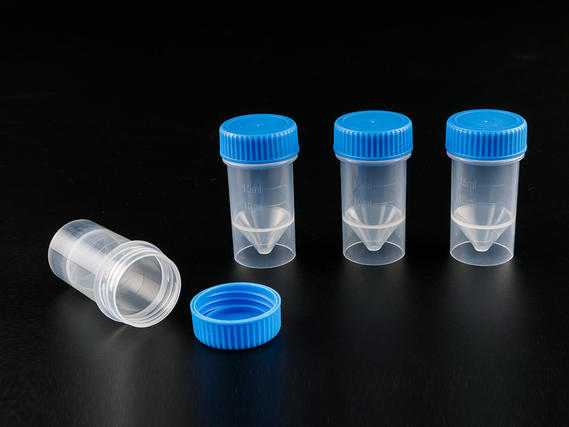 كيف تساهم زجاجات العينات في الحصول على نتائج مختبرية موثوقة